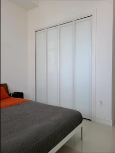 BF02 - Single Bifold Door White Glass