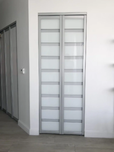 ACBF-01 – AC Bifold Door – White Glass – Silver Frame