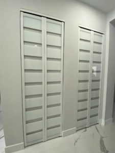 ACBF-03 – AC Bifold Door – White Glass – White Frame